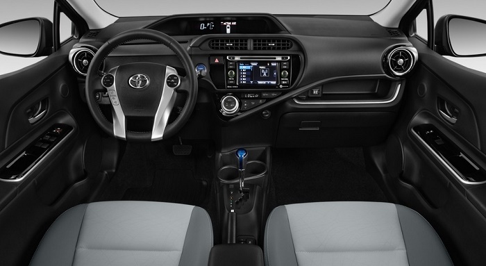 Toyota Prius C: салон